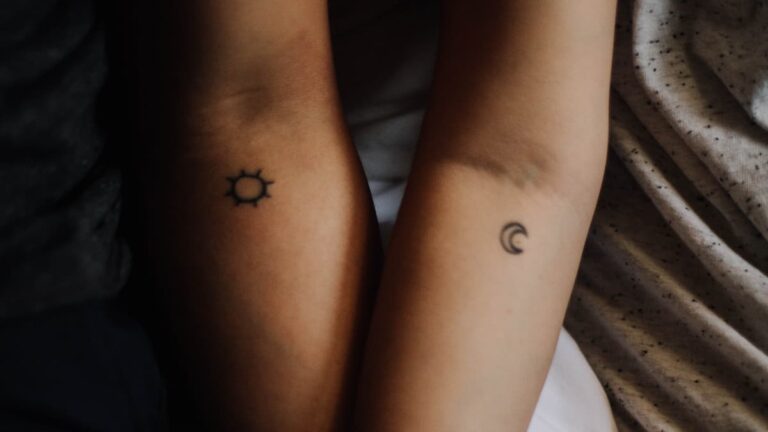 tatuajes, tatuajes para parejas, elegir el tatuaje, hacerse un tatuaje en pareja, demostrar el amor en un tatuaje