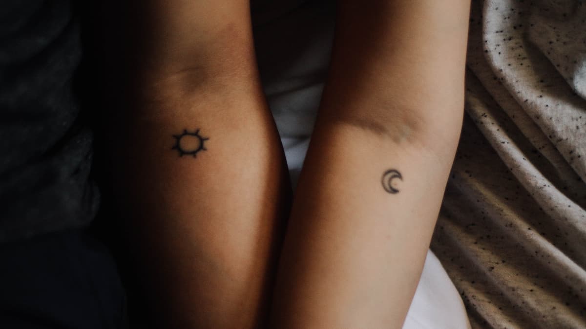 tatuajes, tatuajes para parejas, elegir el tatuaje, hacerse un tatuaje en pareja, demostrar el amor en un tatuaje