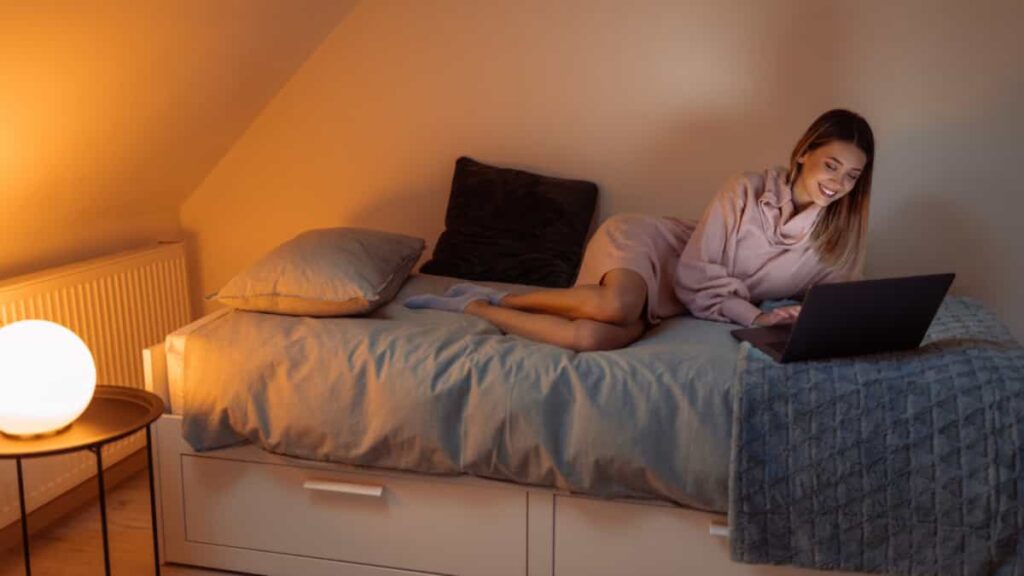 relación sentimental virtual, evitar que mi relacion virtual se convierta en pesadilla, como pasar de relacion virtual a relacion real, como hacer para vernos si estamos en distancia, cuando decidir convivir, quien debe desplazarse 